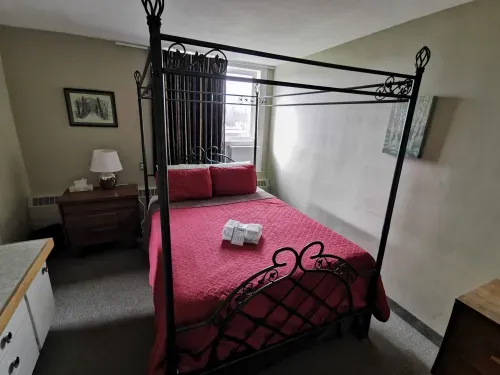 Couple's suite room