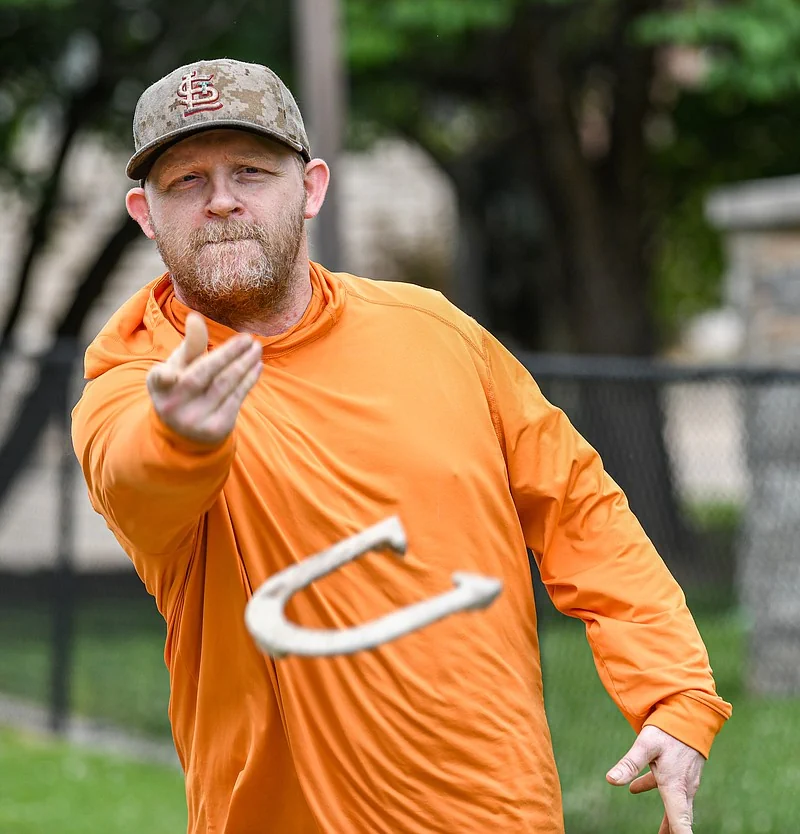 Horseshoe action shot